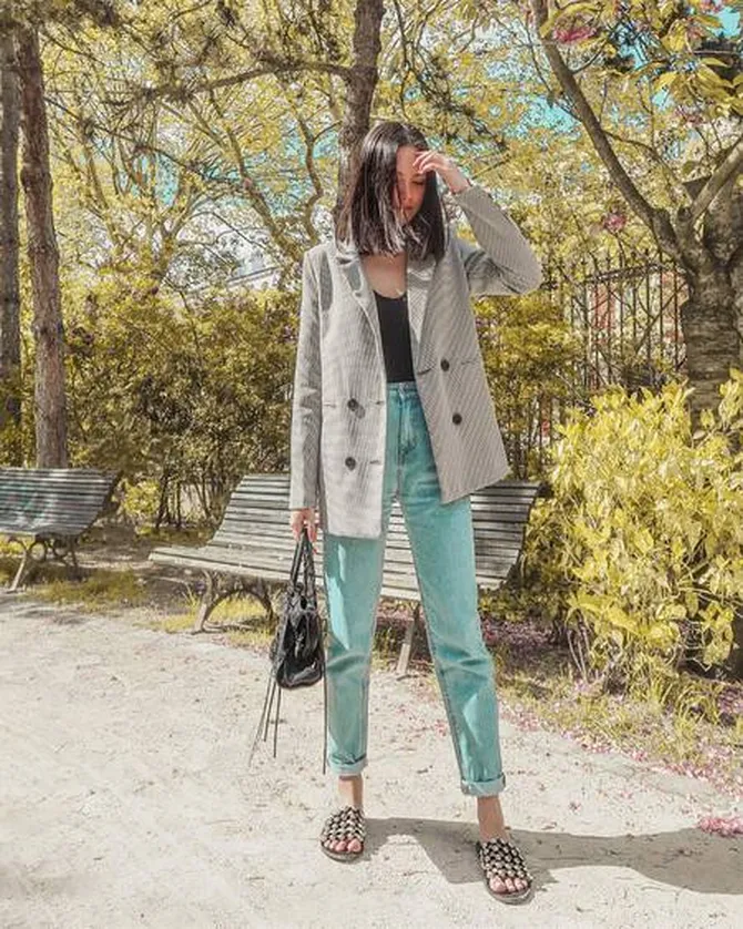 Styling Blazer ala Alyssa Daguisé untuk Tampilan Casually Chic