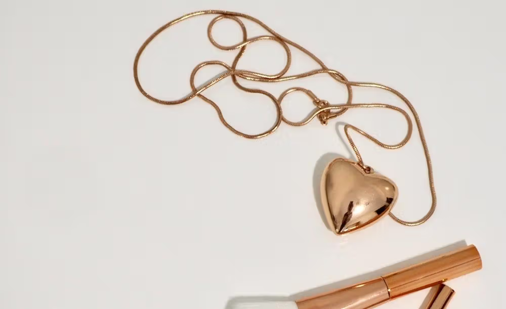 Panduan Merawat Kalung Titanium Gold agar Selama seperti Baru