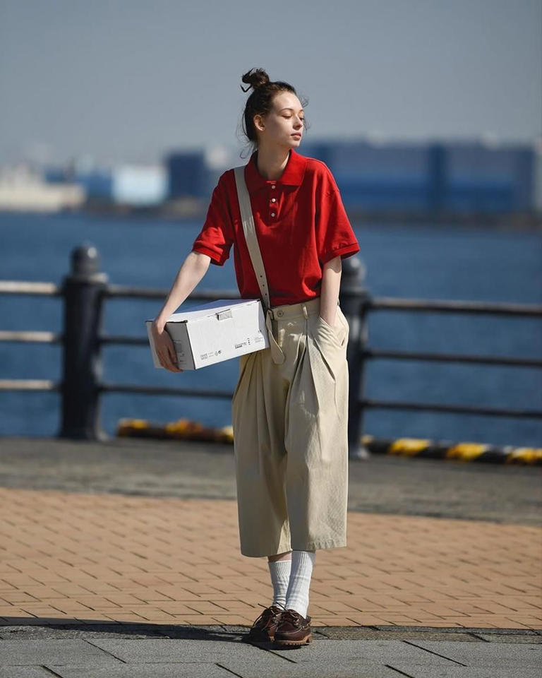 Mix & Match Celana Khaki: Warna Baju yang Serasi