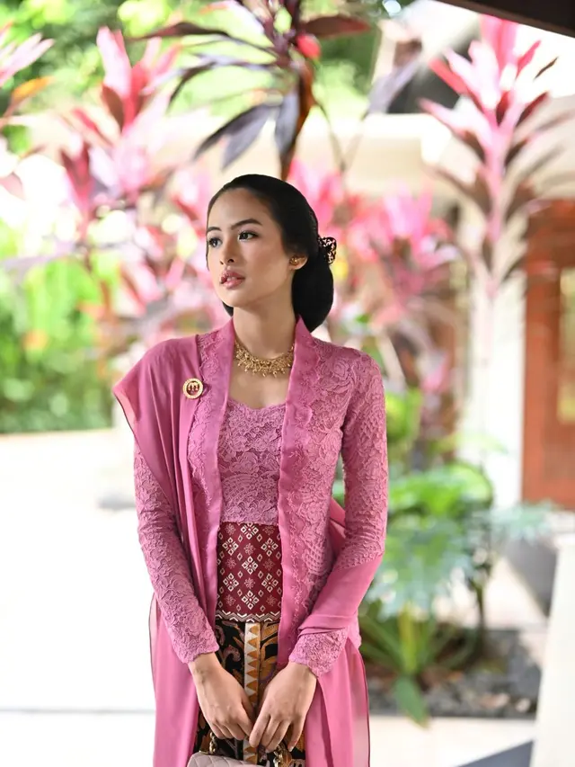 Menyingkap Makna: Filosofi di Balik Cantiknya Kebaya Kutu Baru